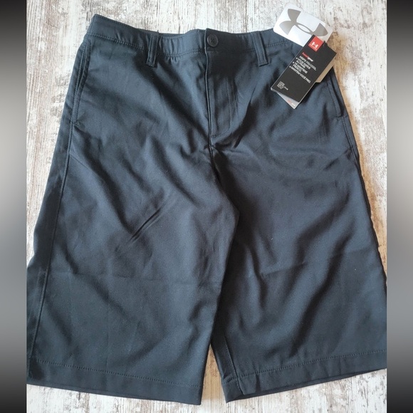 Under Armour Boy’s UA Heat Gear Performance Shorts NWT - Picture 1 of 3